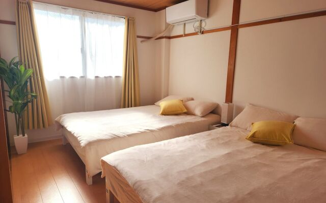 Namba 1 Station.4people.Japanese fell