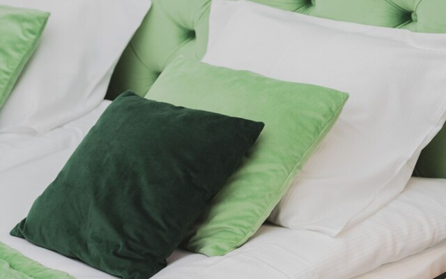 Green Apartment in Gdansk by Renters