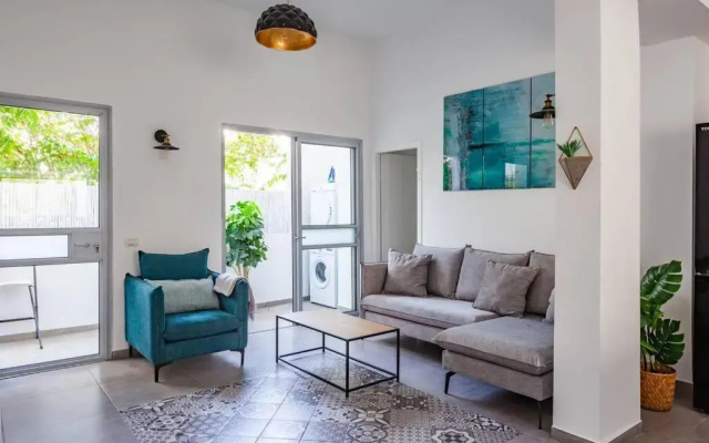 Beautifully Renovated 2BR with Balcony Beachfront*