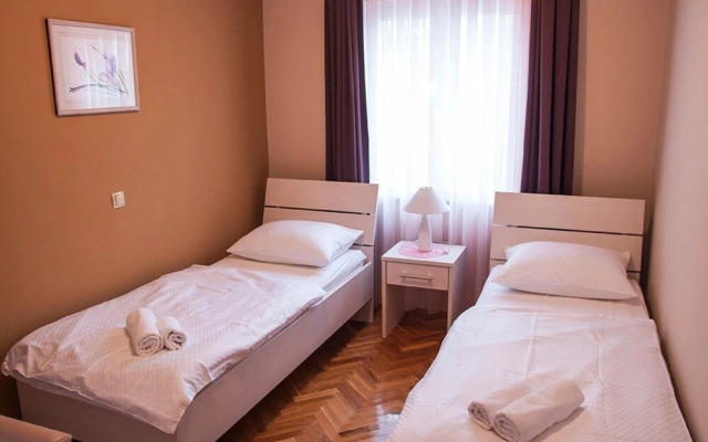 Karolinas - Parking - A4-pink