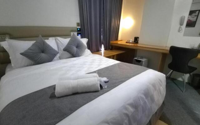 Sempre Premier Inn Mactan Airport Hotel