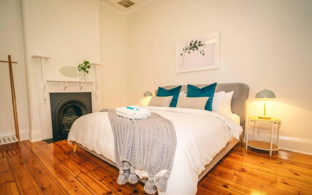 Treasure on Bagot-Free Wifi/Netflix-Close to CBD