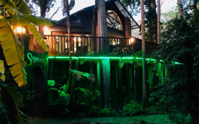 Shangri-La Country Hotel