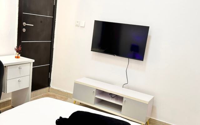 Luxury Shortlet Apartment LBS, AJAH