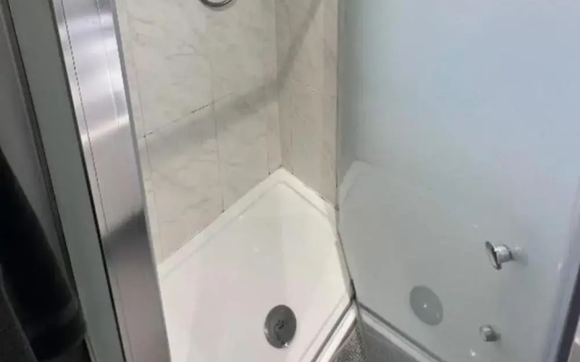 Spacious1br-6guests-walktoshops-fastwifi