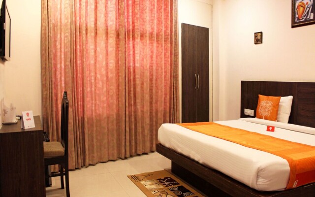 OYO 4471 Hotel Rajmahal