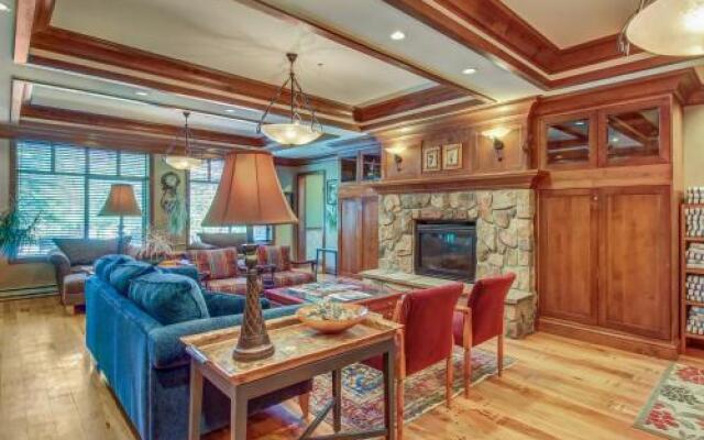 Powderhorn Lodge 413: Woodland Star Suite
