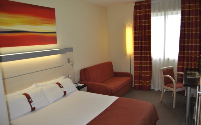 Holiday Inn Express Pamplona, an IHG Hotel