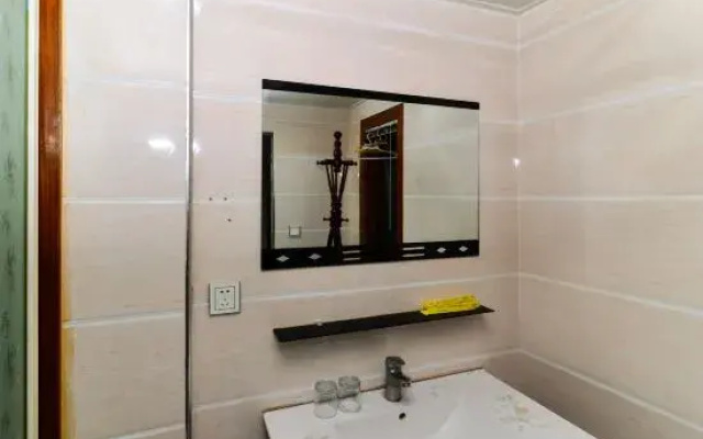 Donghui Hotel, Lixian County