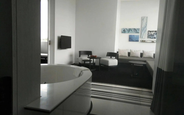 Veranda Pool Villas & Suite