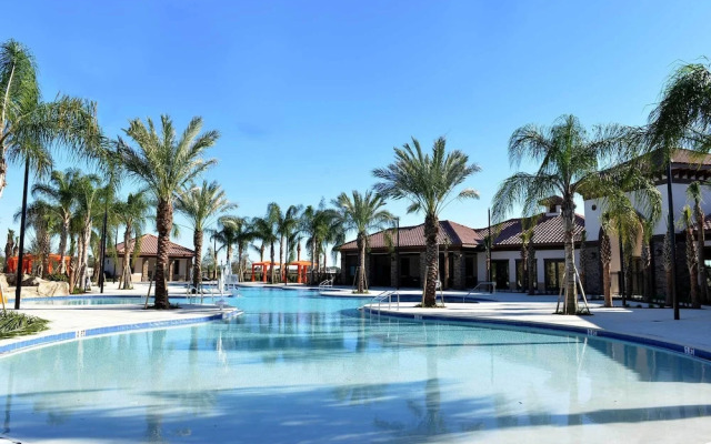 Gorgeous 4Bd with Pool @ 4072 Solterra Resort