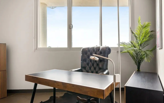 Elegant 1-bed by Riverside Park & Amenities