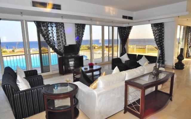 Carlton Luxury Resort