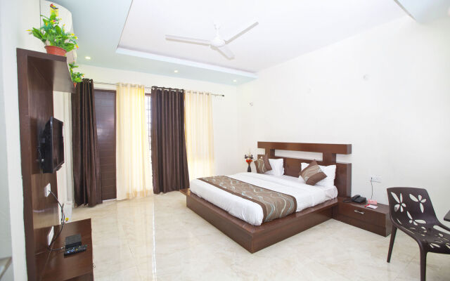 OYO Rooms Huda City Center Market District