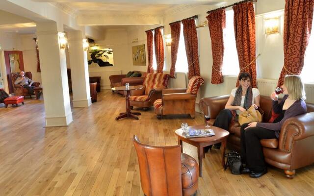 Riverside Hotel