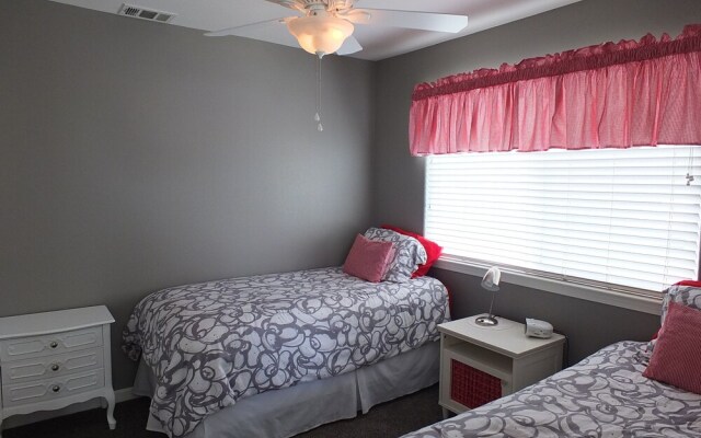 618 Airpark 2 Bedroom Condo by Redawning