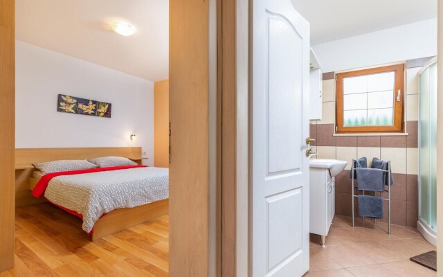 Awesome Home in Liznjan With Wifi and 2 Bedrooms