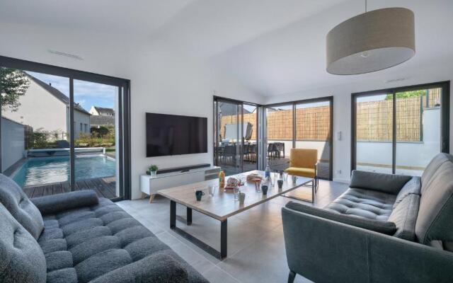 Maison moderne avec piscine et jacuzzi pour 15 personnes !