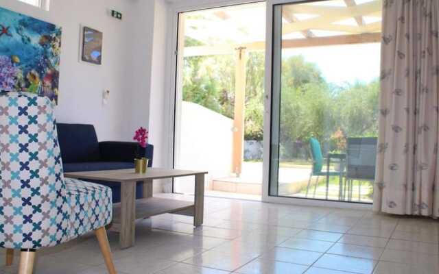 "kalamaki Plaza Apartments \"thalassa\""