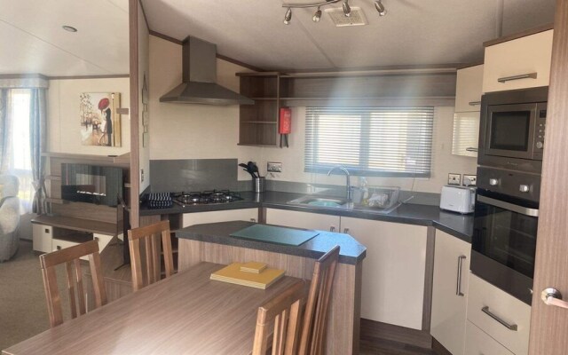 Pets Stay Free 8 Berth lux van Heacham Beach