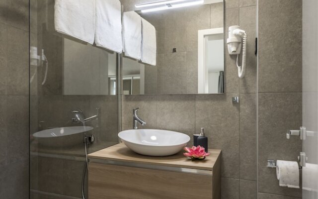 2 Nights Studios Apartments