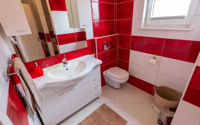 Charming Three Bedroom House Turanj