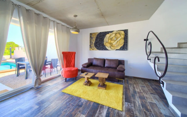 Pax House 1