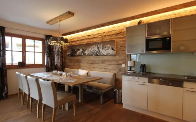 Unique & Exclusively Furnished Chalet near Ski Lift