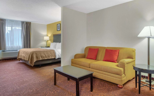 Quality Inn & Suites Lakewood - Denver Southwest