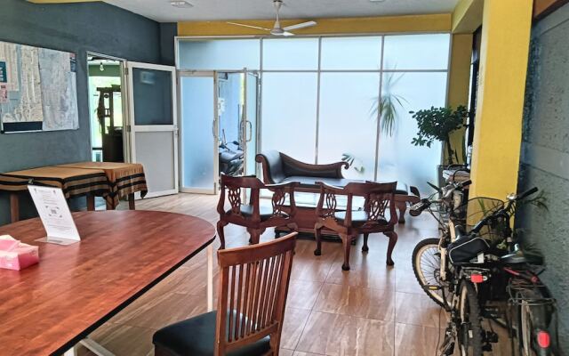 This Is It Airport Hotel and Restaurant