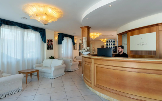Hotel De la Ville
