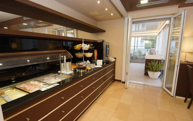 Hotel Clarin 14 by Dori