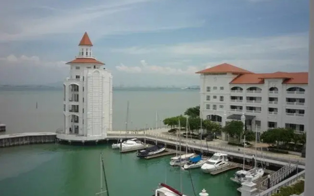 YC's Apartment @ Straits Quay