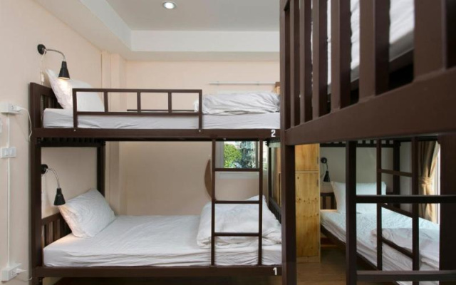 Small Space Cafe & Hostel by ZUZU