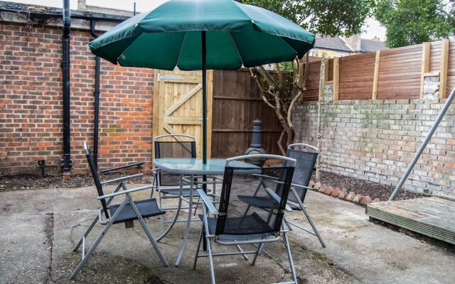 Bright Garden Flat In Wimbledon