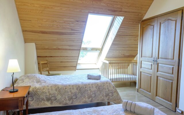 Spacious Villa in Concarneau with Swimming Pool