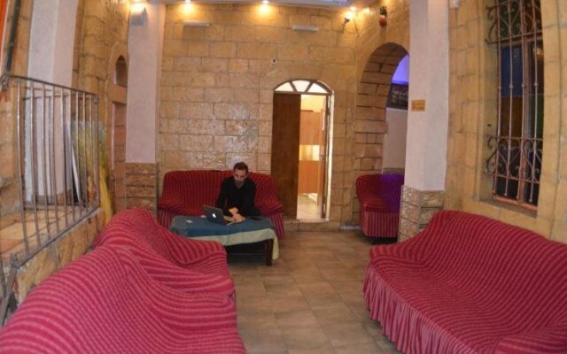 New Palm Hotel & Hostel