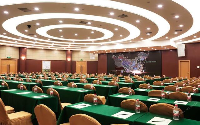 Vienna International Hotel (Chongqing Liangjiang Happiness Square Branch)