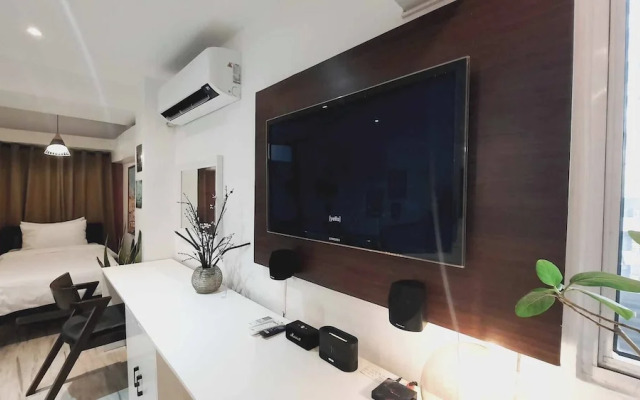 L1 Twin Bed Staycation in Bonifacio Global City