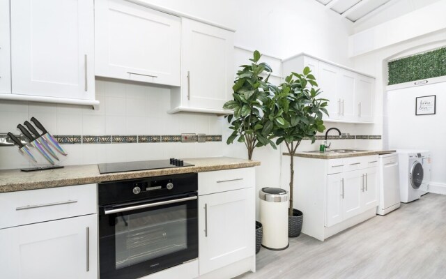 2 Bedrooms Apartment in Central London