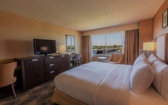 DoubleTree by Hilton Bay City - Riverfront