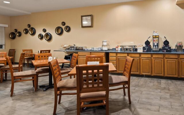 Best Western Plus New Cumberland Inn & Suites