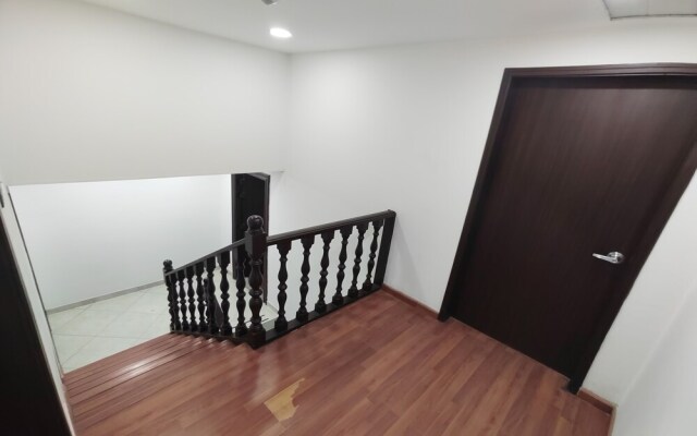 Ayenda Gold House
