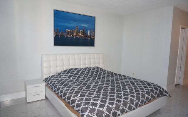 Amazing Condo 3 min to the Beach