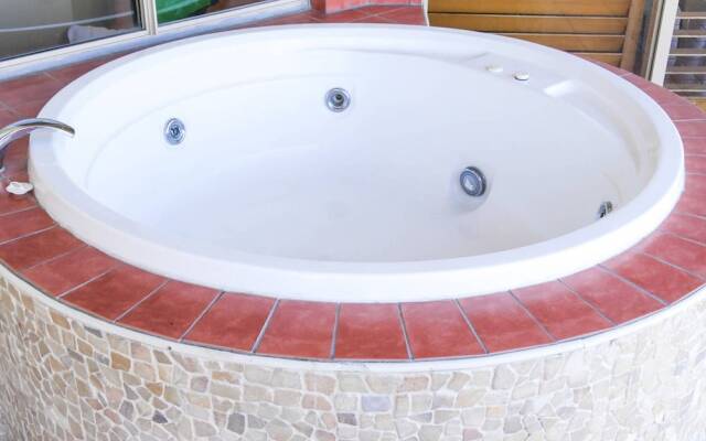 Spa Haven Deluxe 17A