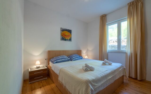 Apartments Ena