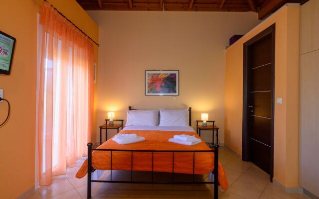 Kyparissia Garden Retreat - Premium Family Suite