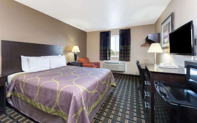 Super 8 by Wyndham Springfield East