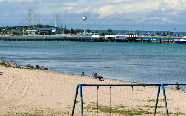 Beachcomber of Mackinaw