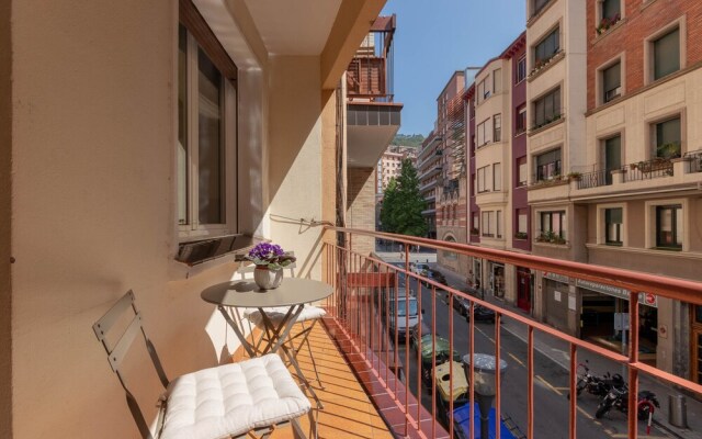 Charming And Stone Throw To Guggenheim & Old Town